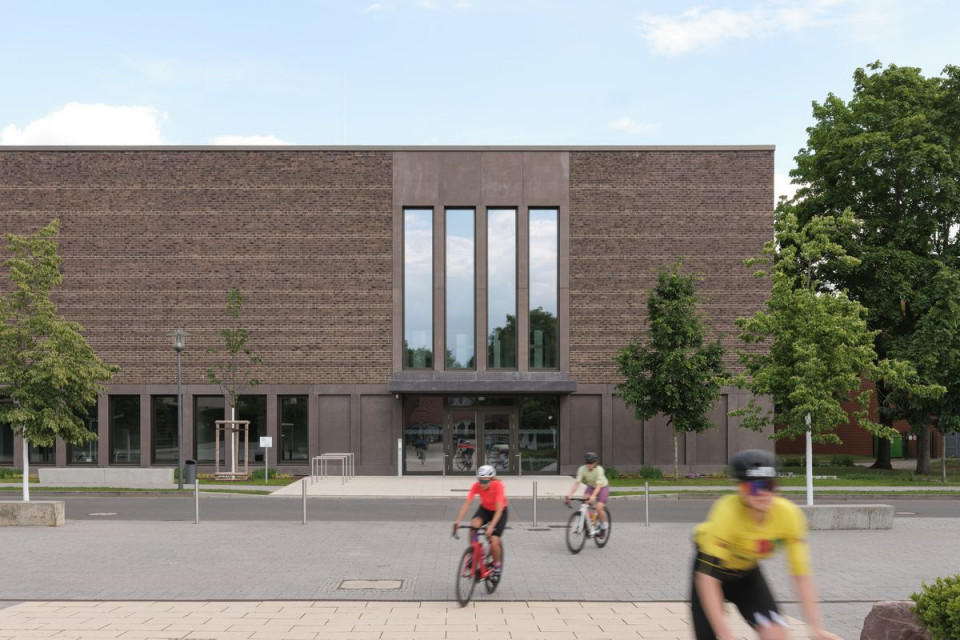 Sporthalle am Luftschiffhafen, Bild 1