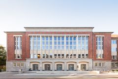 [Bild: Haus der Justiz Rostock]