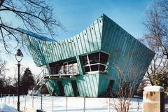 [Bild: Haus der Studenten der FU Berlin]