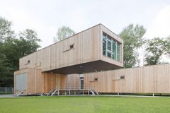 [Bild: Wasserrettungsstationen]